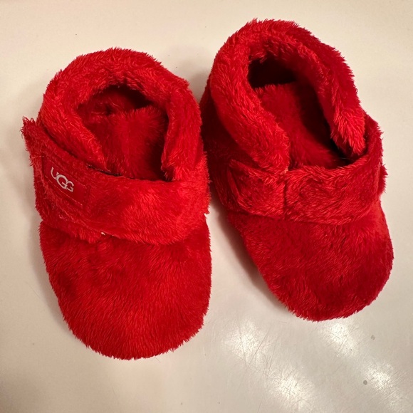 Infant red Uggs size 2/3 - Picture 2 of 4